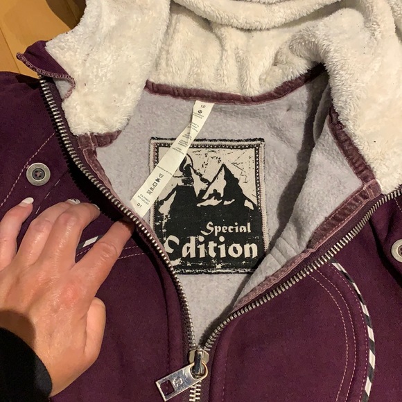 🌟HP🌟EUC Lululemon Special Edition Burgundy Hoodie detachable sleeves - size 10 - Picture 7 of 16